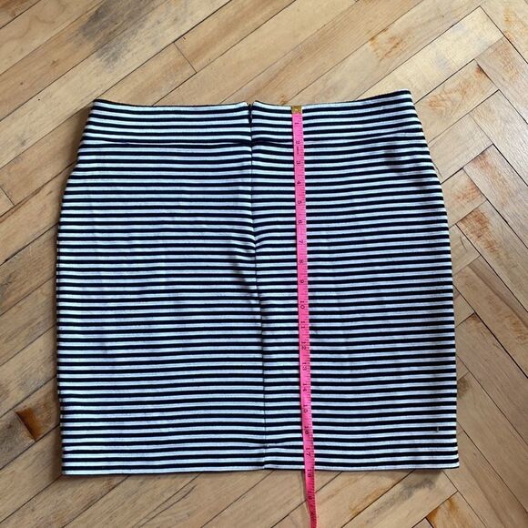 GAP striped skirt, size medium. - Picture 7 of 8